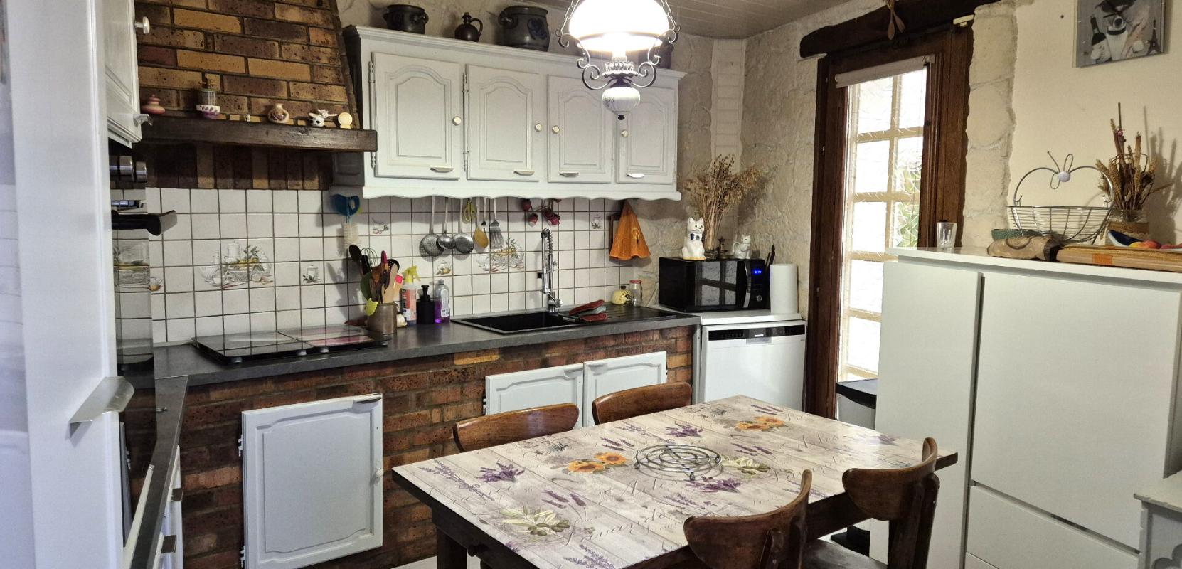 COURCELLES-SUR-BLAISE Belle Maison de Village et de Caractère de 1815 de 155 m² Rénover et Entretenue avec Goût avec sa Cour avant et Terrasse de 115 m², Grange et Garage de 80 m² avec Atelier, Buanderie, Chaufferie Pompe à Chaleur+Bois centrale, Cave de 28 m², Bûcher et Terra 8