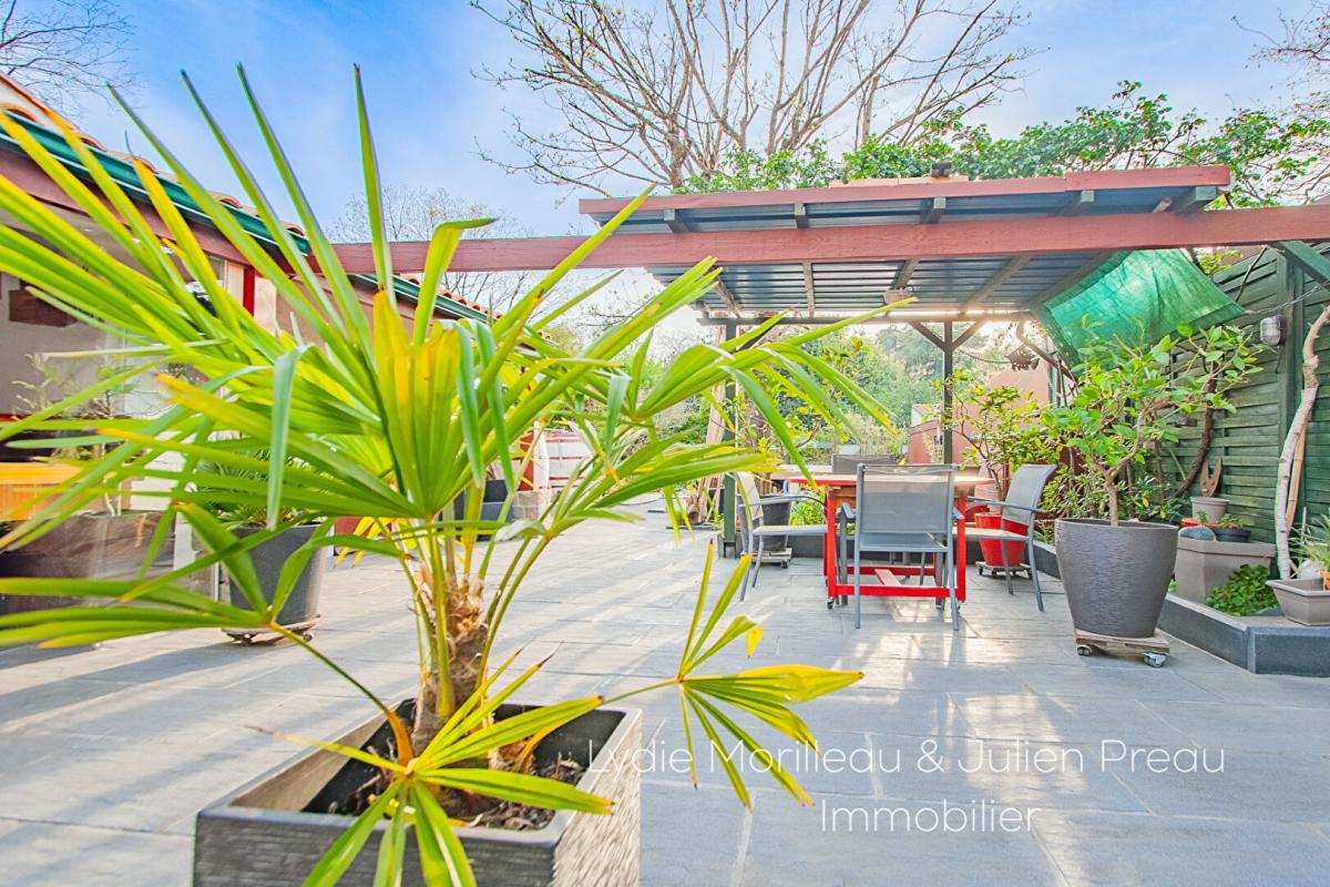 REZE MAISON DE CARACTÈRE -107 m² - PISCINE & JARDIN ARBORÉ 2