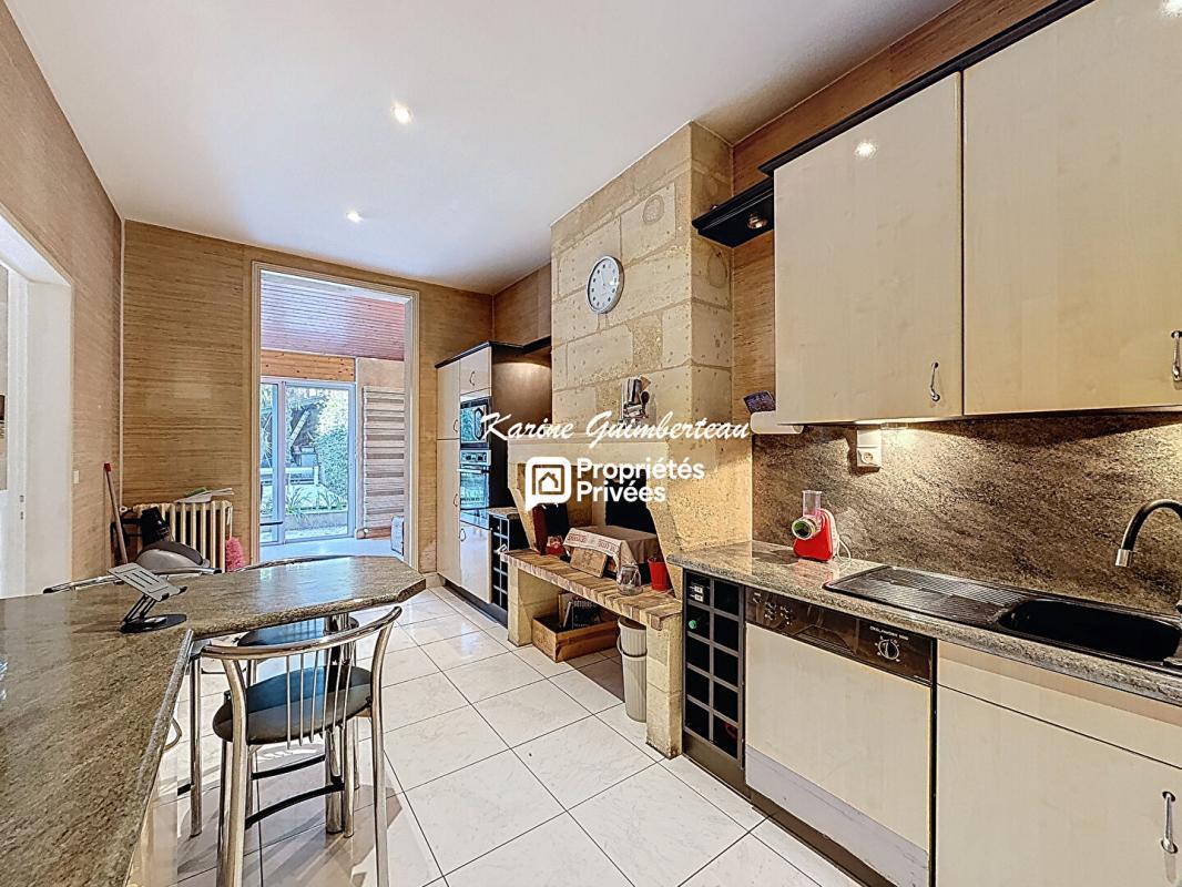 LIBOURNE Maison bourgeoise proche Tourny avec jardin et piscine 11