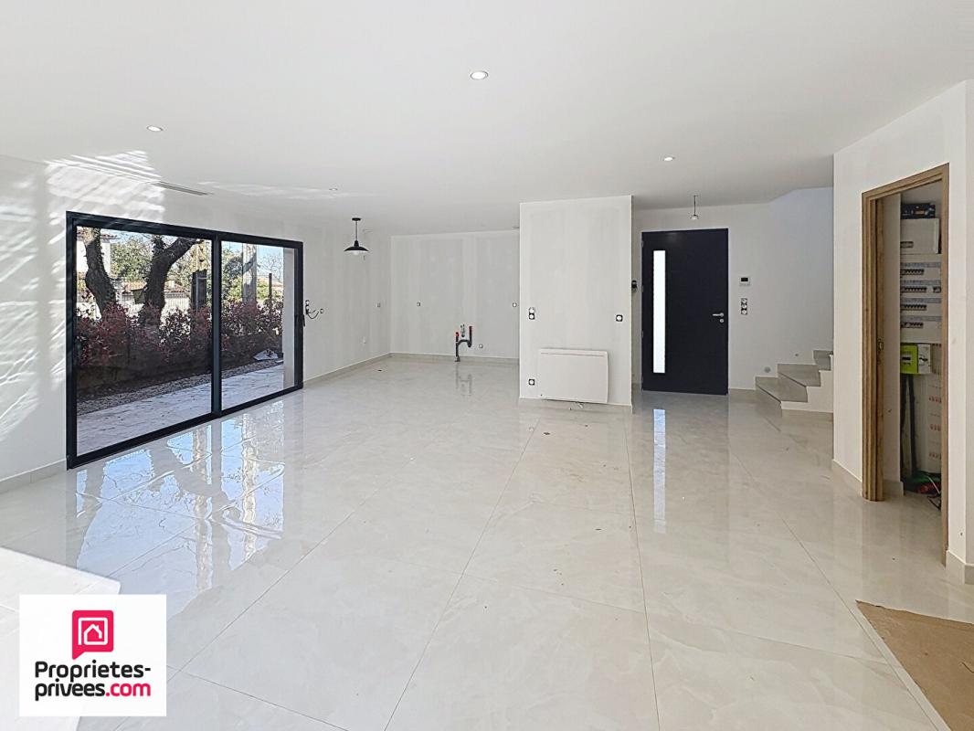 BRIGNOLES Villa T4 neuve avec garage sur 488 M² clos 17