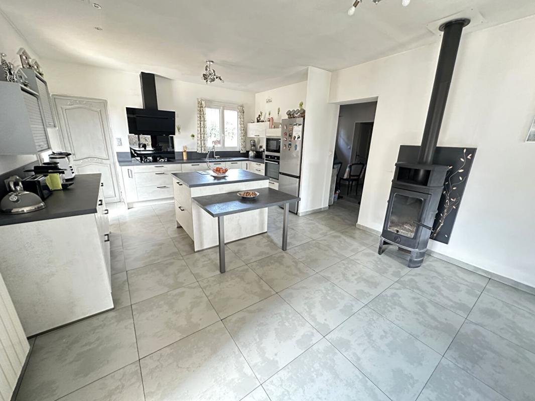 CADOLIVE EXCLUSIVITÉ  Maison avec piscine, garage  grand terrain 10