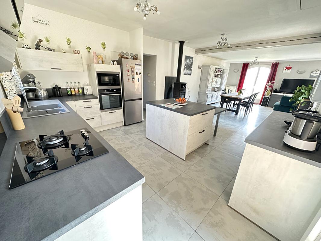 CADOLIVE EXCLUSIVITÉ  Maison avec piscine, garage  grand terrain 11