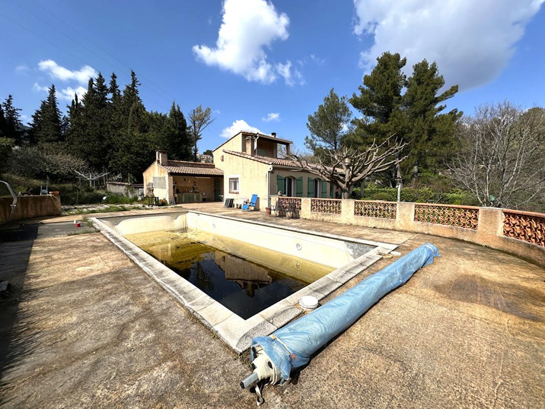 CADOLIVE EXCLUSIVITÉ  Maison avec piscine, garage  grand terrain 17