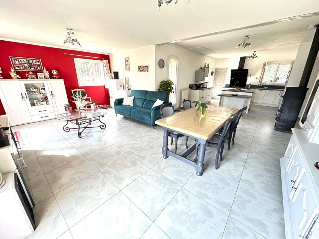 CADOLIVE EXCLUSIVITÉ  Maison avec piscine, garage  grand terrain 2