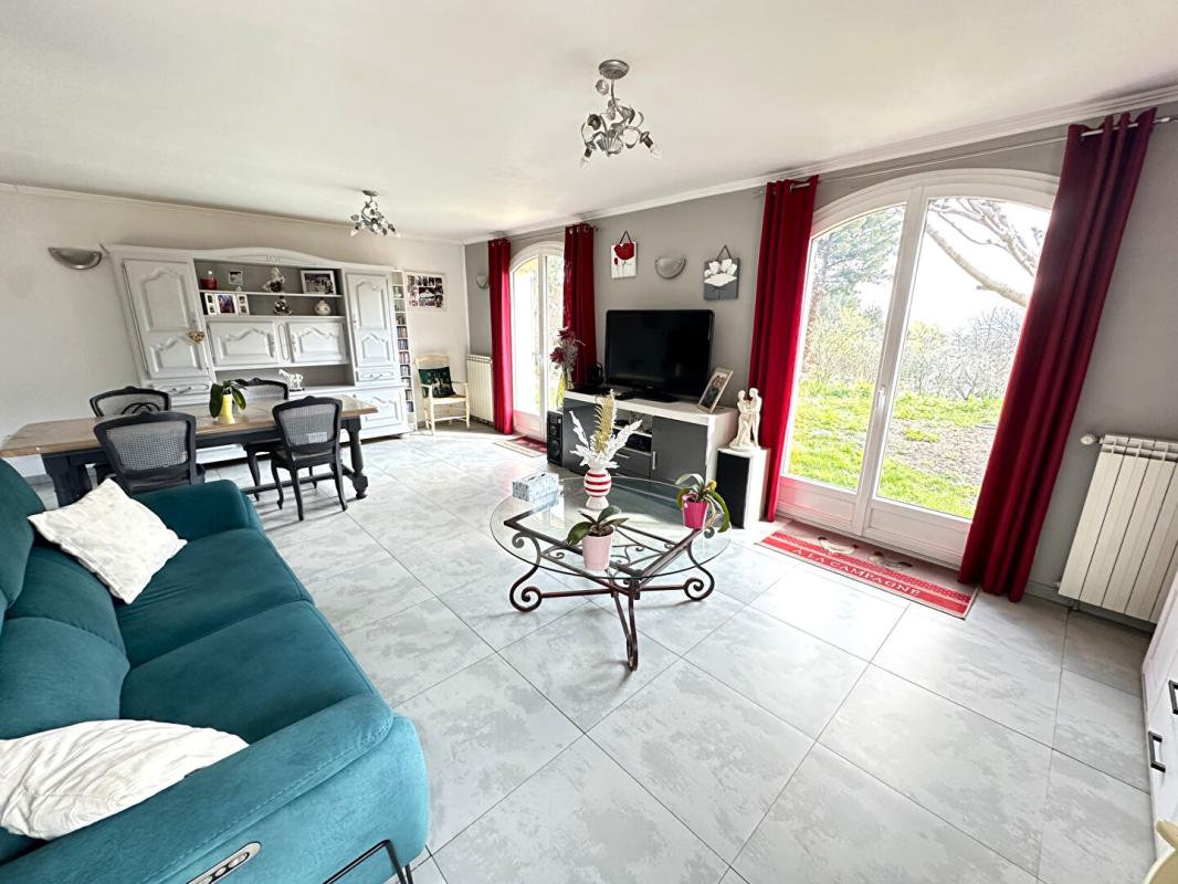 CADOLIVE EXCLUSIVITÉ  Maison avec piscine, garage  grand terrain 8