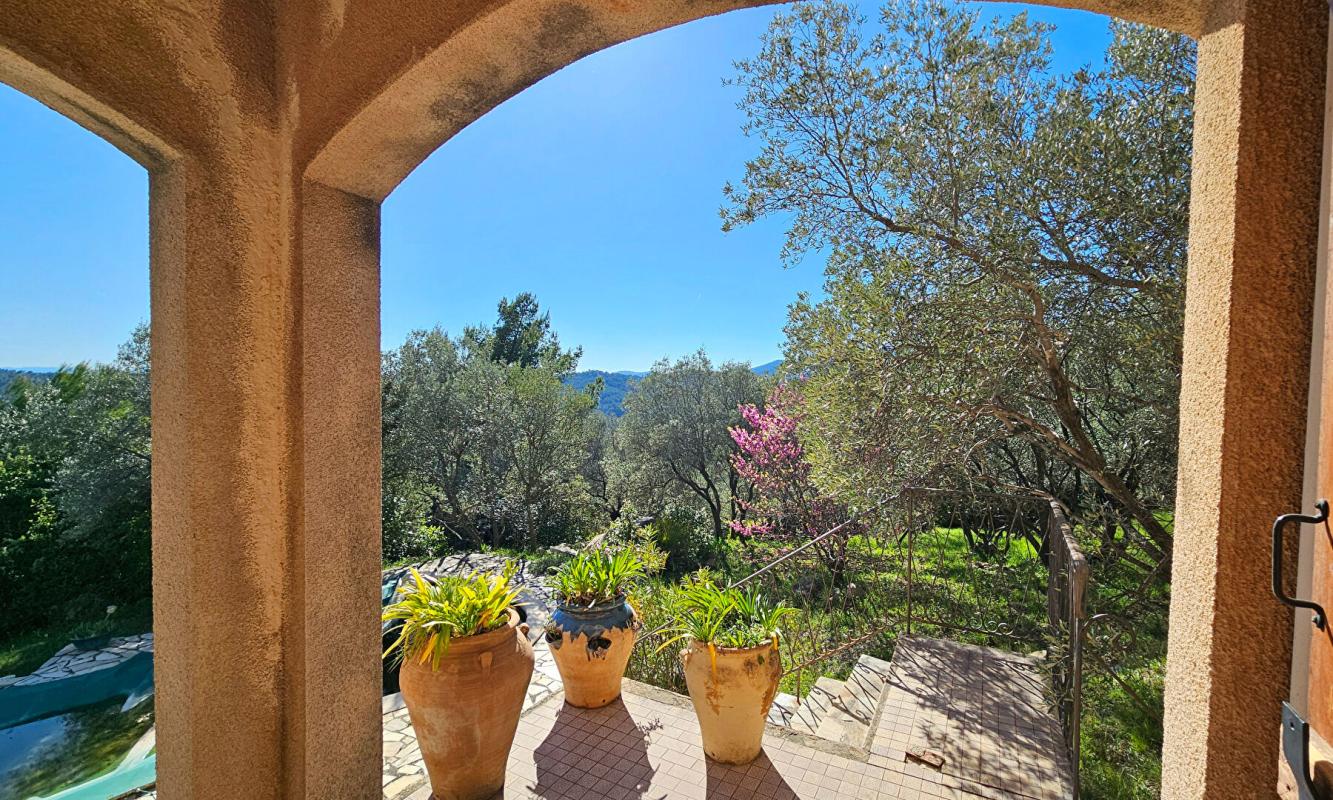 CLAVIERS Villa dans un cadre naturel avec vue dégagée 4
