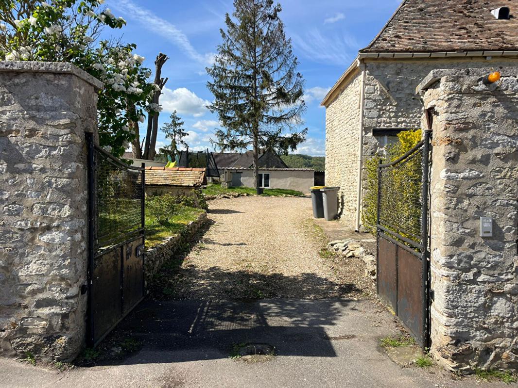 PACY-SUR-EURE HÉCOURT (27120) - Charmante maison en pierres d'environ 150 m² habitables ? 4 chambres ? 2 dépendances ? terrain de 1 750 m² 1