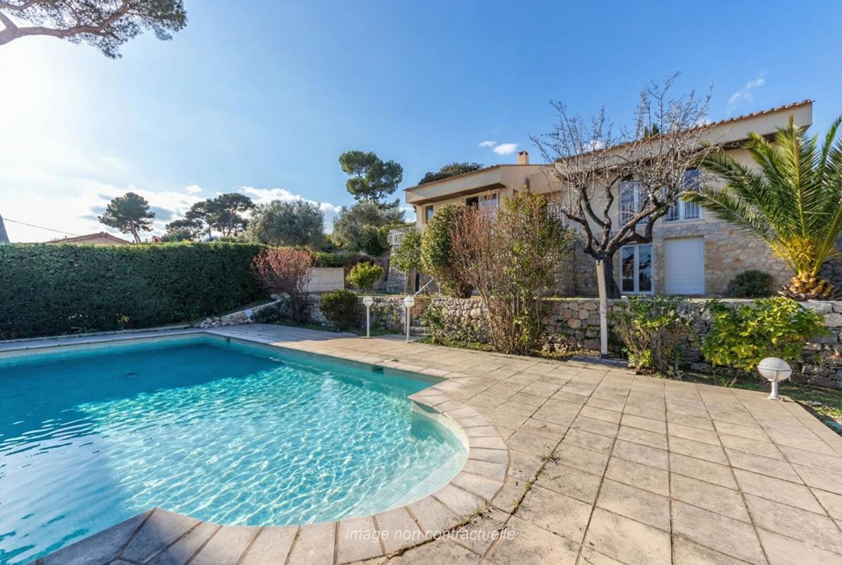 MOUGINS Villa mitoyenne Mougins limite Le Cannet 4 pièces 110 m2, terrasse et jardin 1