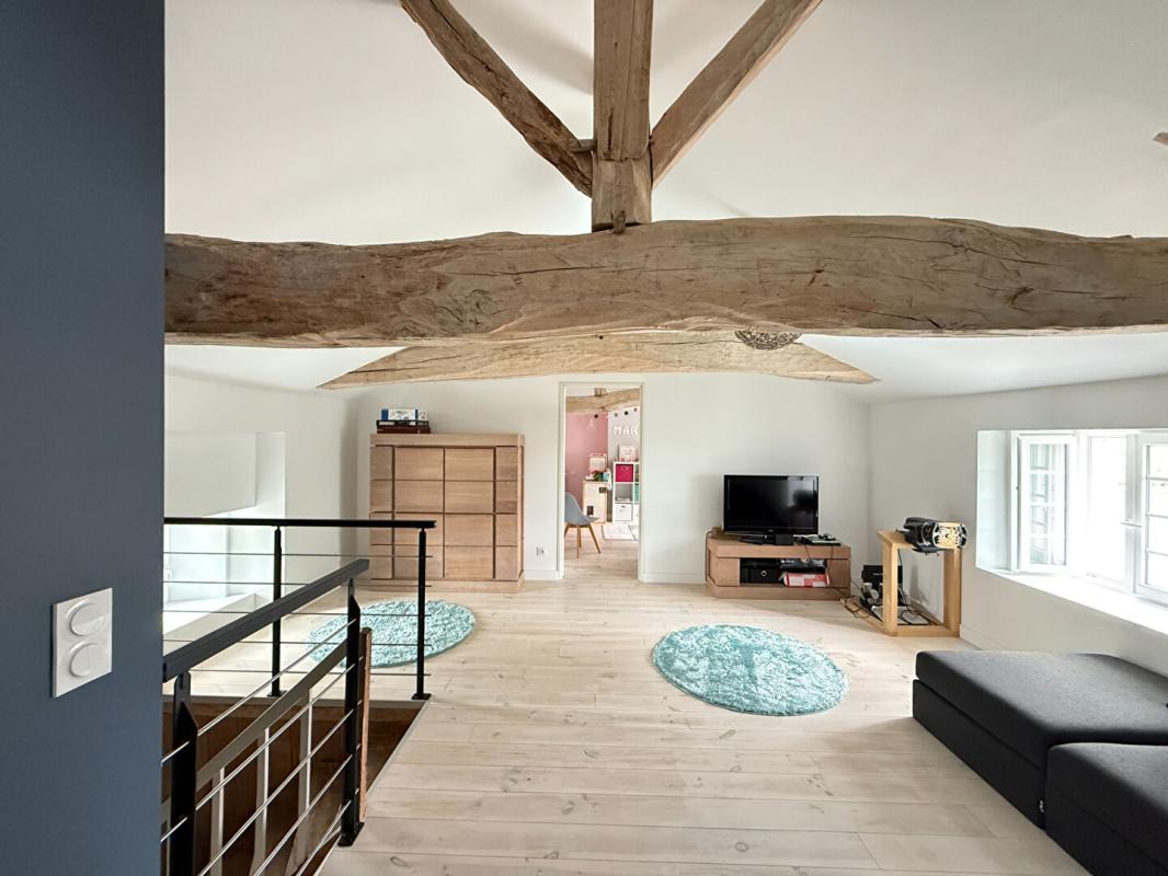 SAINT-GENIS-D'HIERSAC Maison Saint Genis D Hiersac 8 pièce(s) 270 m2 11