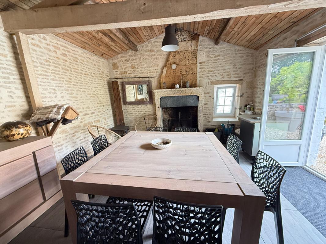 SAINT-GENIS-D'HIERSAC Maison Saint Genis D Hiersac 8 pièce(s) 270 m2 15