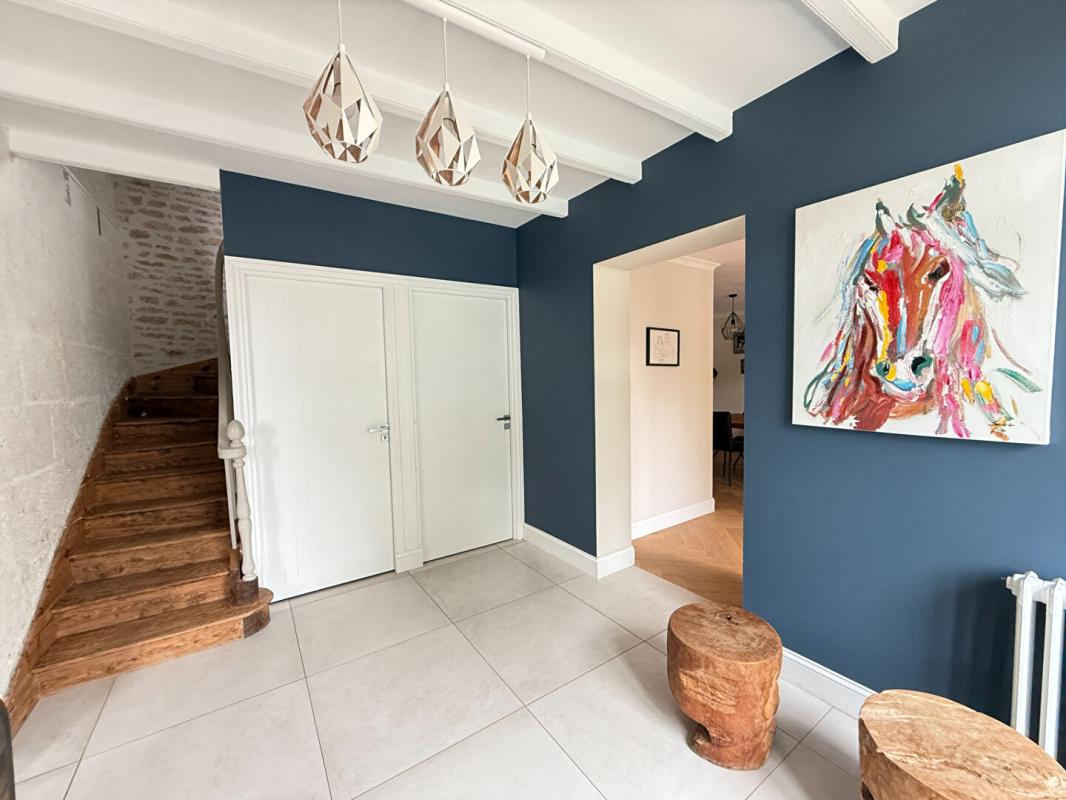 SAINT-GENIS-D'HIERSAC Maison Saint Genis D Hiersac 8 pièce(s) 270 m2 2