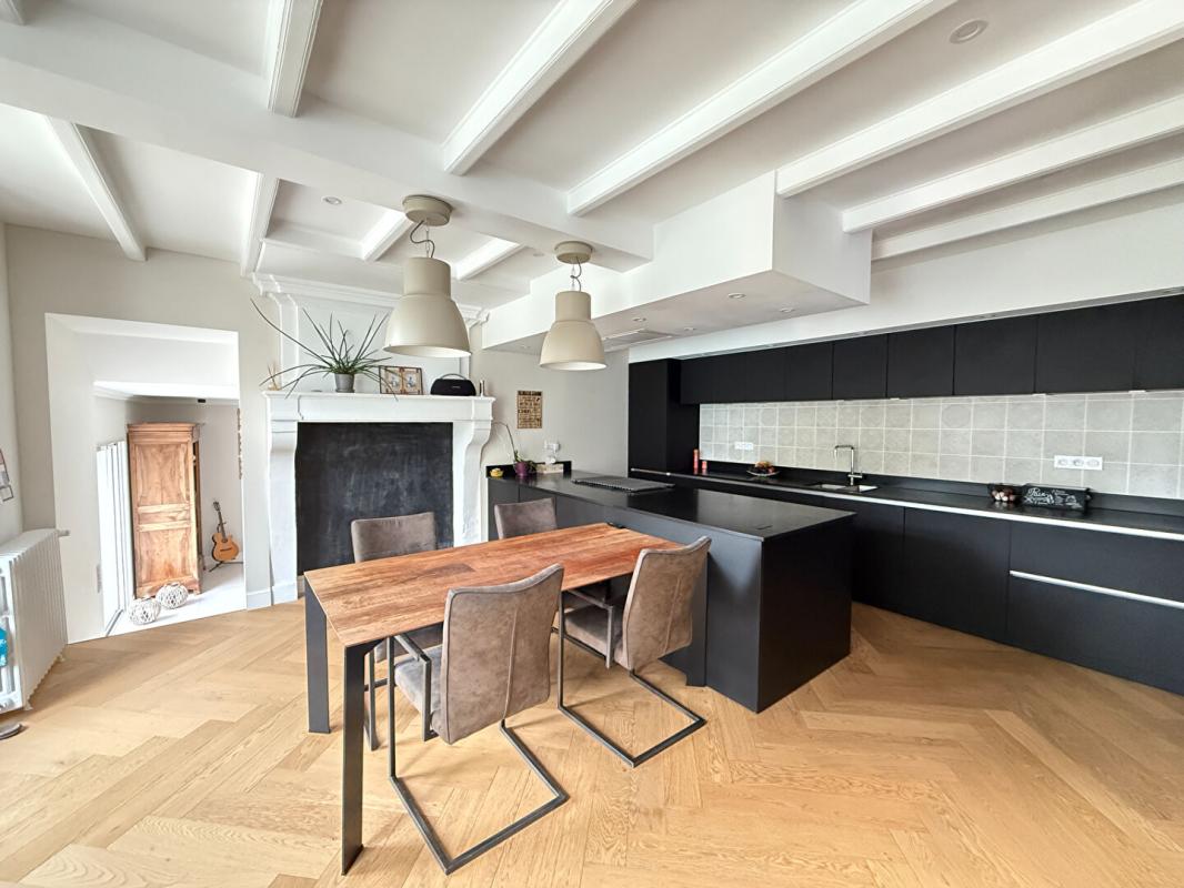 SAINT-GENIS-D'HIERSAC Maison Saint Genis D Hiersac 8 pièce(s) 270 m2 3