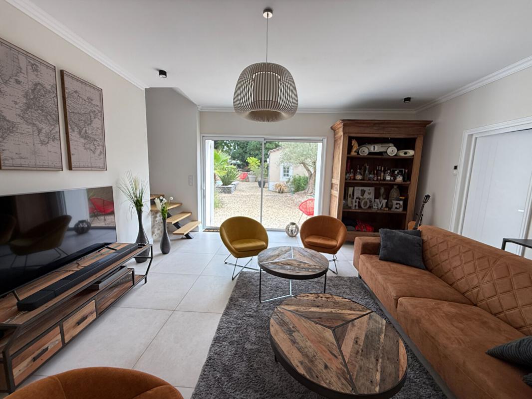 SAINT-GENIS-D'HIERSAC Maison Saint Genis D Hiersac 8 pièce(s) 270 m2 5