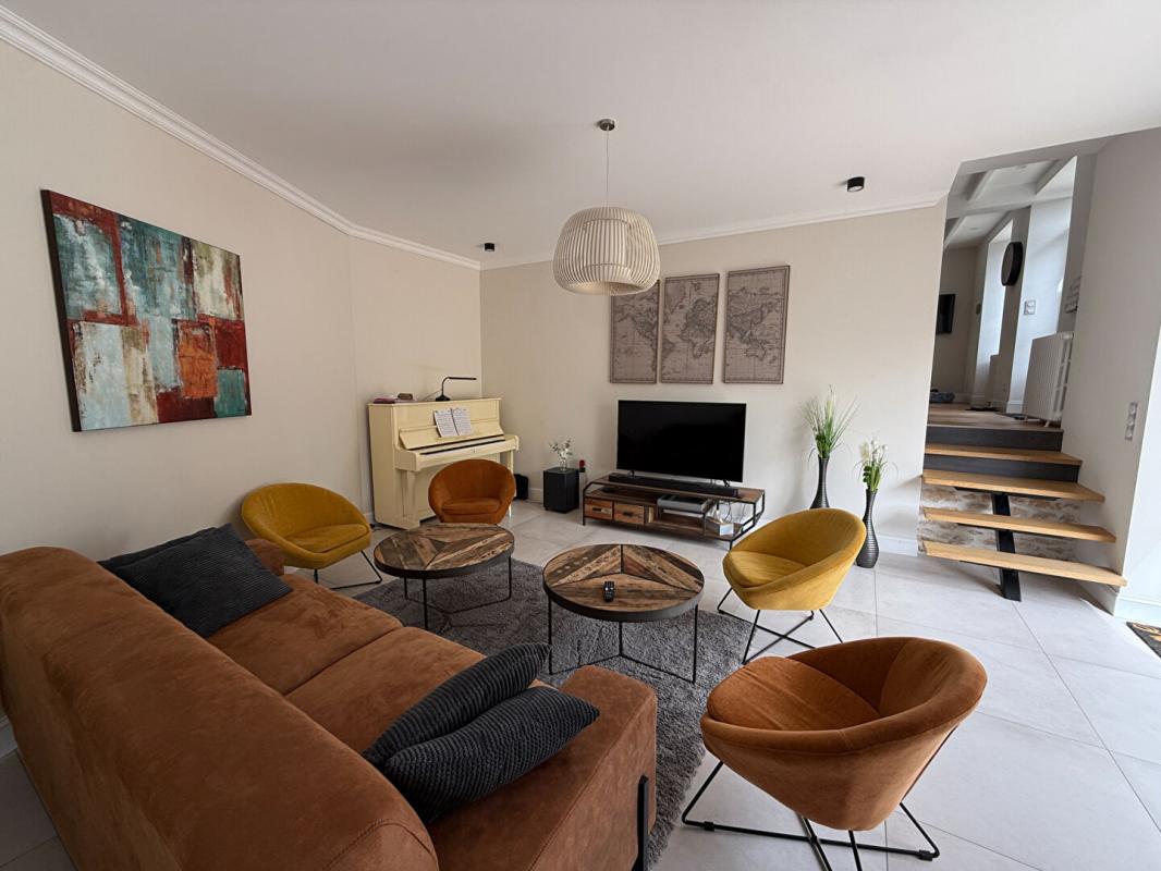 SAINT-GENIS-D'HIERSAC Maison Saint Genis D Hiersac 8 pièce(s) 270 m2 6