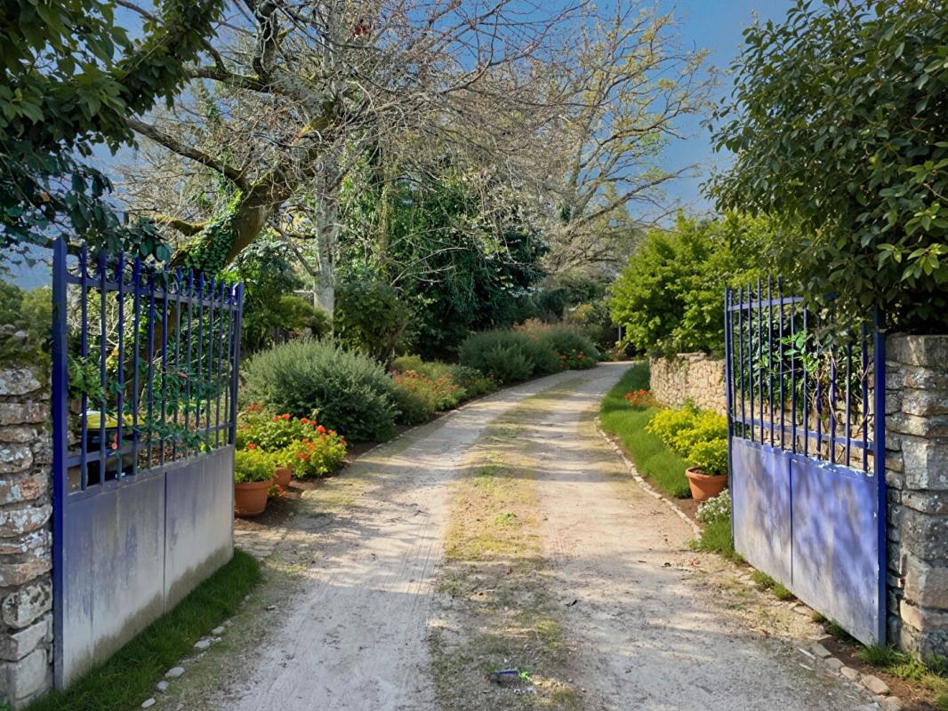 SAINT-AVE Maison familiale à la campagne 1