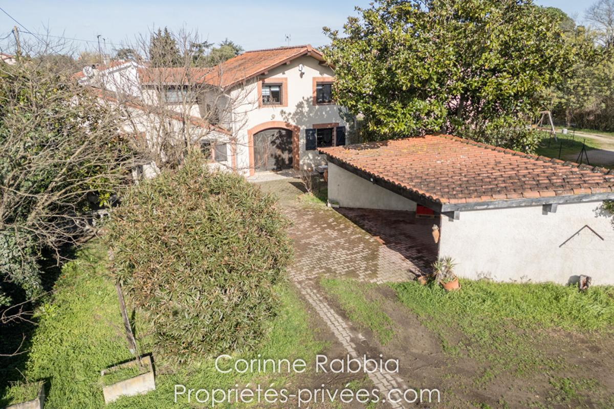 AUCAMVILLE Maison de 180m². 6 pièces 10