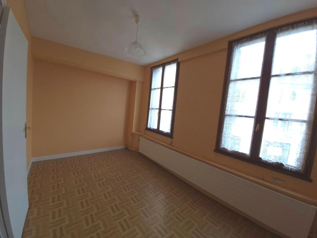 BRAY-SUR-SEINE Immeuble 9 pièce(s)  secteur 77 7