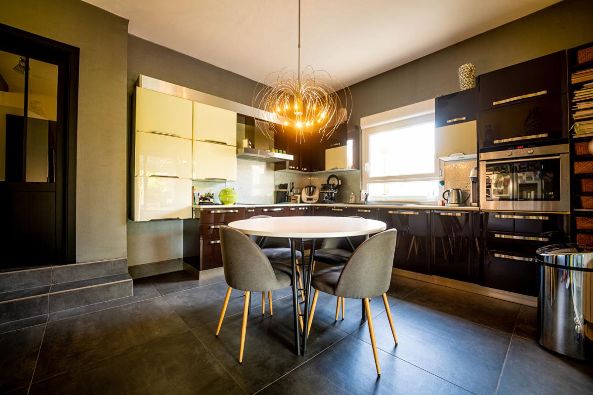 MAIZIERES-LES-METZ Maison de caractère de 261 m² sur 20 ares avec espaces de vie remarquables 3