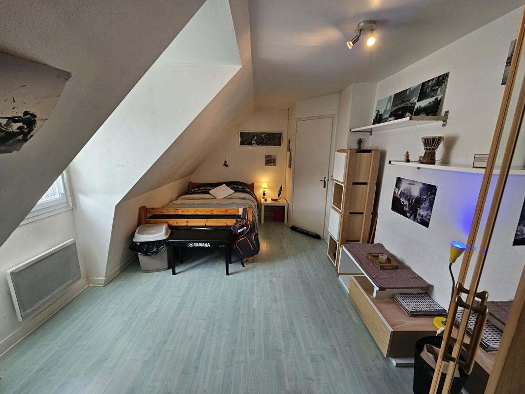 HOUDAN Houdan 5 mn / Maison familiale 6 chambres / Sous-sol total 13