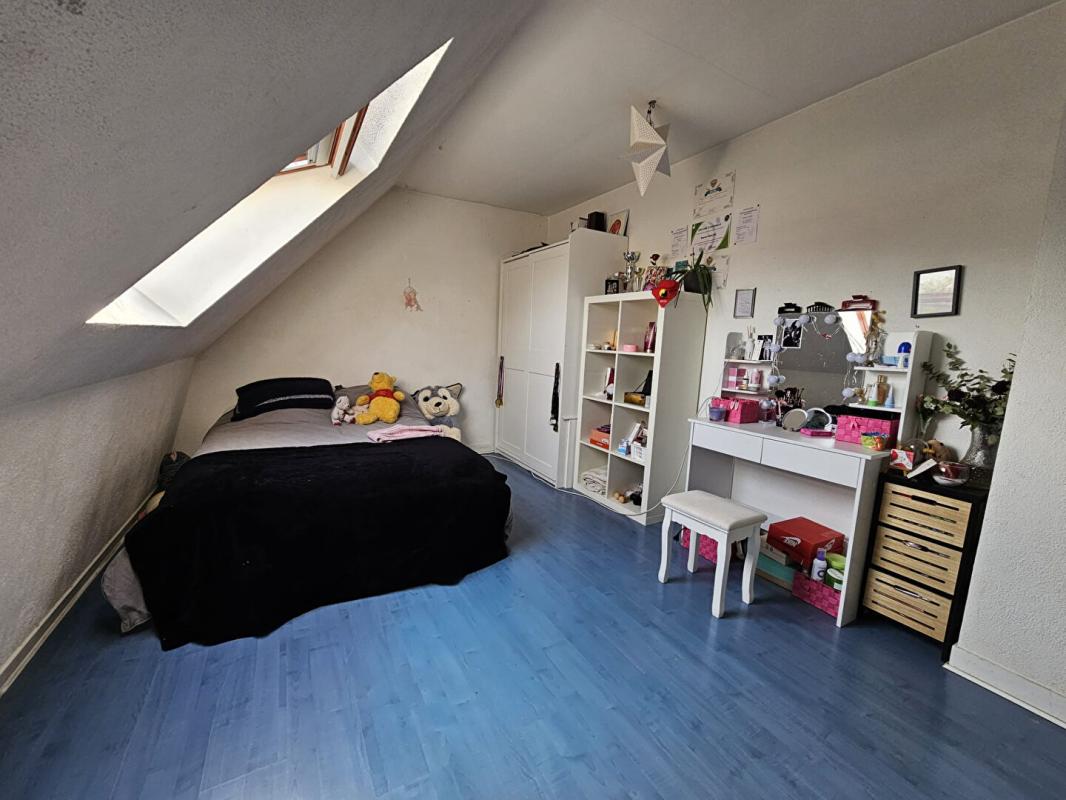 HOUDAN Houdan 5 mn / Maison familiale 6 chambres / Sous-sol total 14