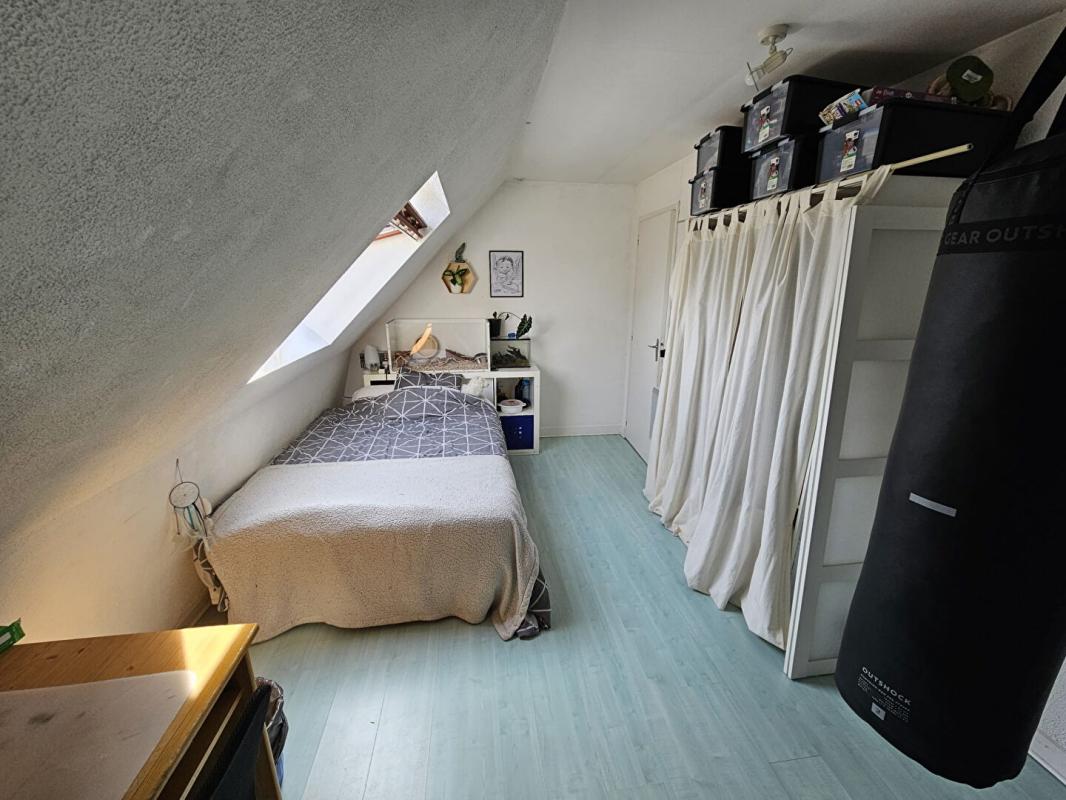 HOUDAN Houdan 5 mn / Maison familiale 6 chambres / Sous-sol total 16