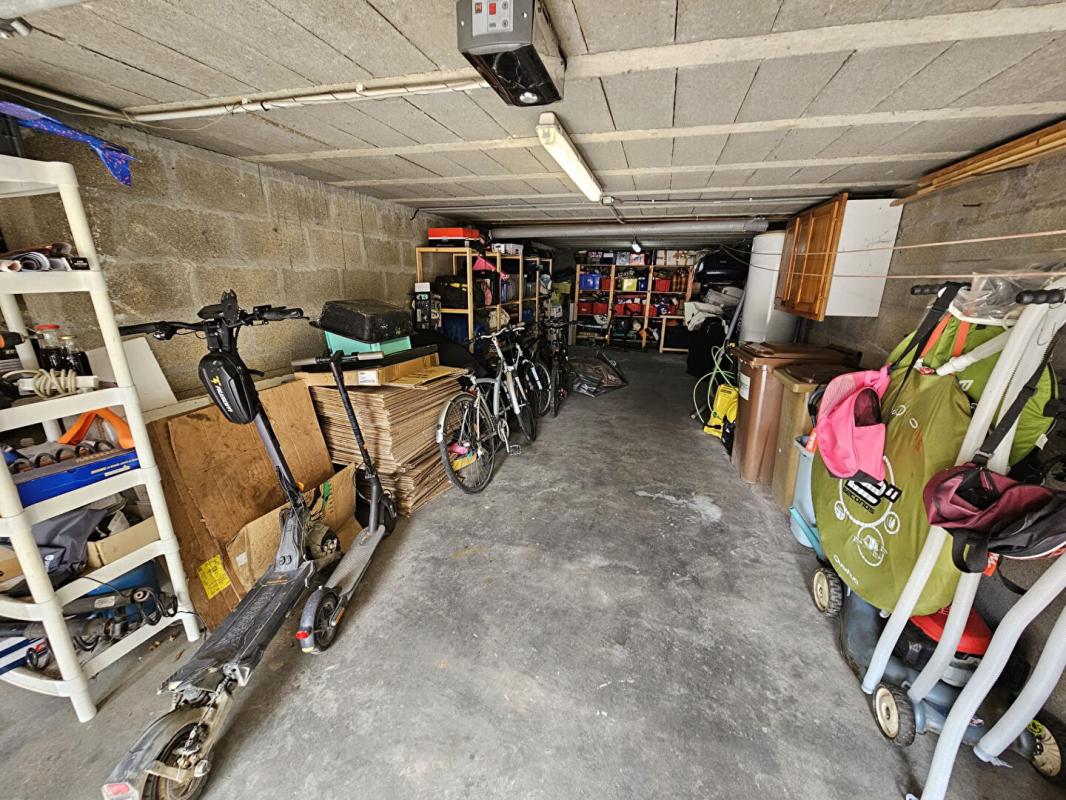 HOUDAN Houdan 5 mn / Maison familiale 6 chambres / Sous-sol total 17