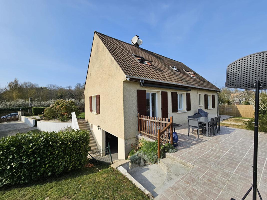 HOUDAN Houdan 5 mn / Maison familiale 6 chambres / Sous-sol total 3