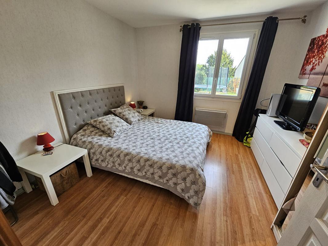 HOUDAN Houdan 5 mn / Maison familiale 6 chambres / Sous-sol total 9