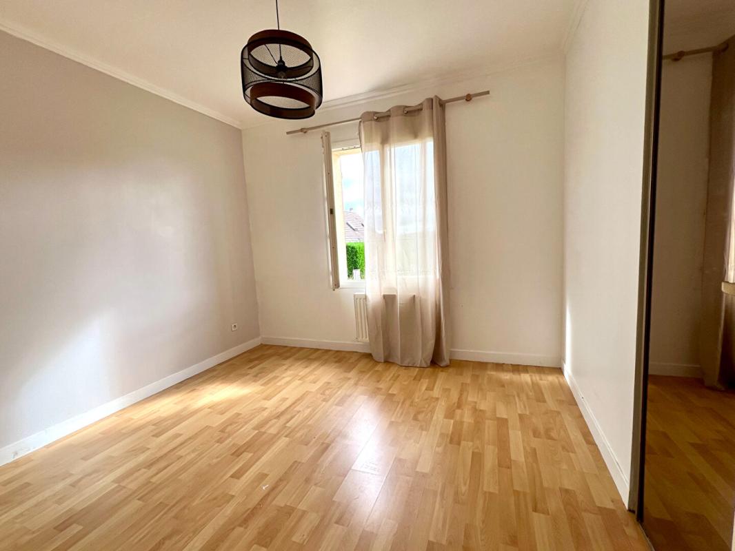 SAINT-HILAIRE-LA-GRAVELLE PAVILLON 10