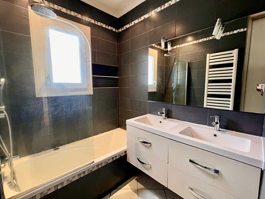 SAINT-HILAIRE-LA-GRAVELLE PAVILLON 13