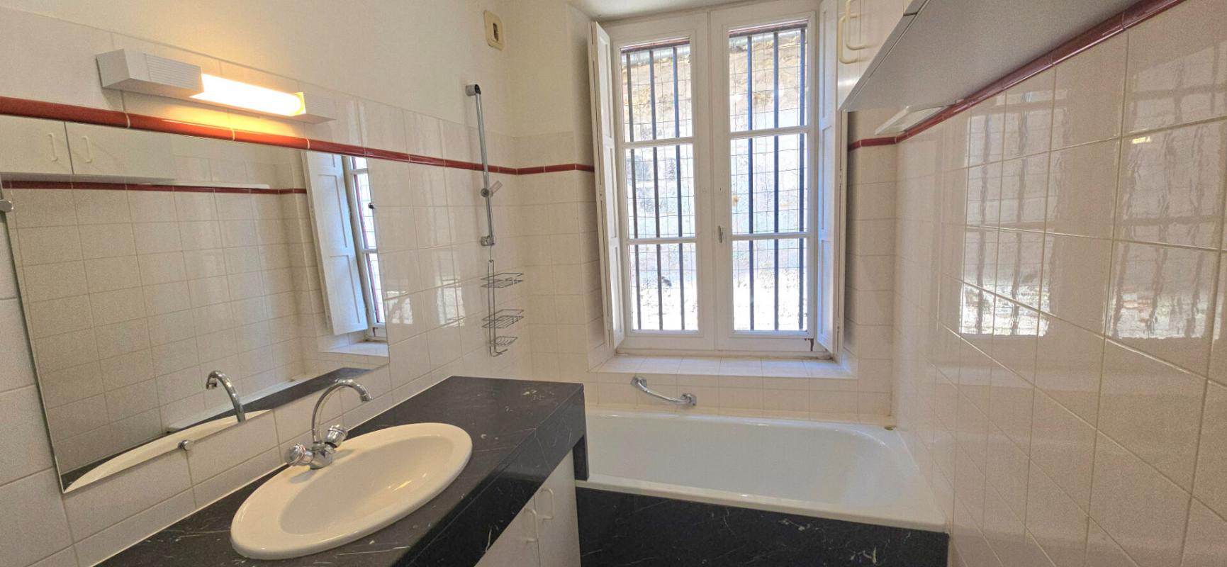 PERIGUEUX Appartement T3, résidence sécurisée avec ascenseur , cave privative, garage indépendant 10