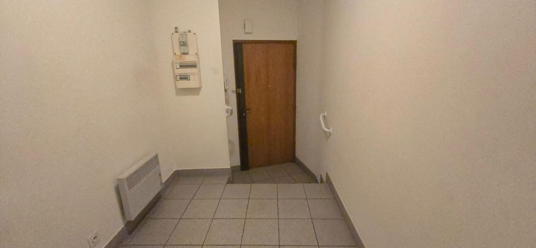 PERIGUEUX Appartement T3, résidence sécurisée avec ascenseur , cave privative, garage indépendant 12