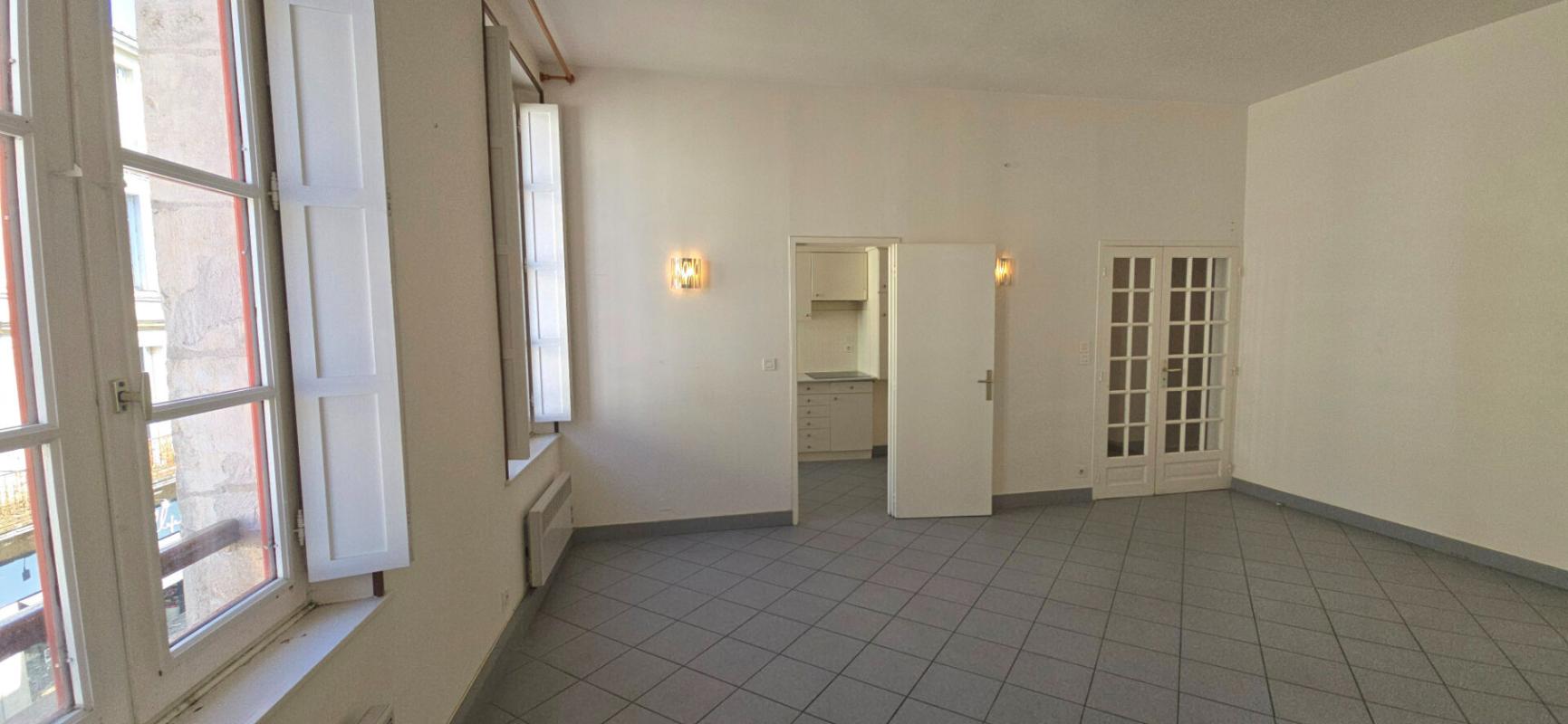 PERIGUEUX Appartement T3, résidence sécurisée avec ascenseur , cave privative, garage indépendant 5