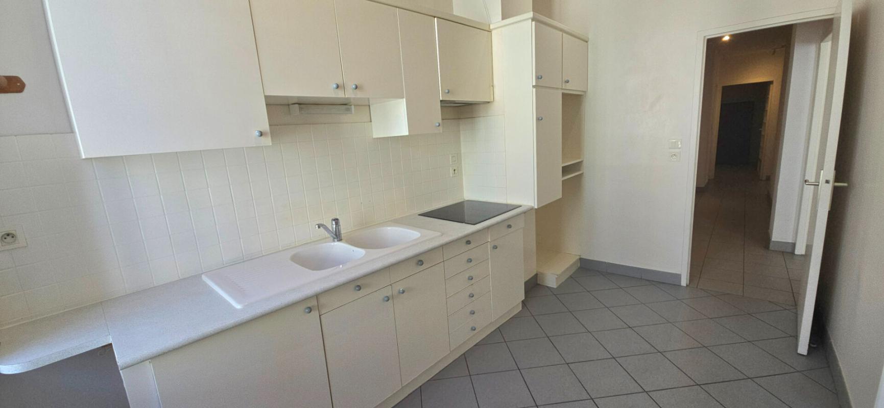 PERIGUEUX Appartement T3, résidence sécurisée avec ascenseur , cave privative, garage indépendant 6