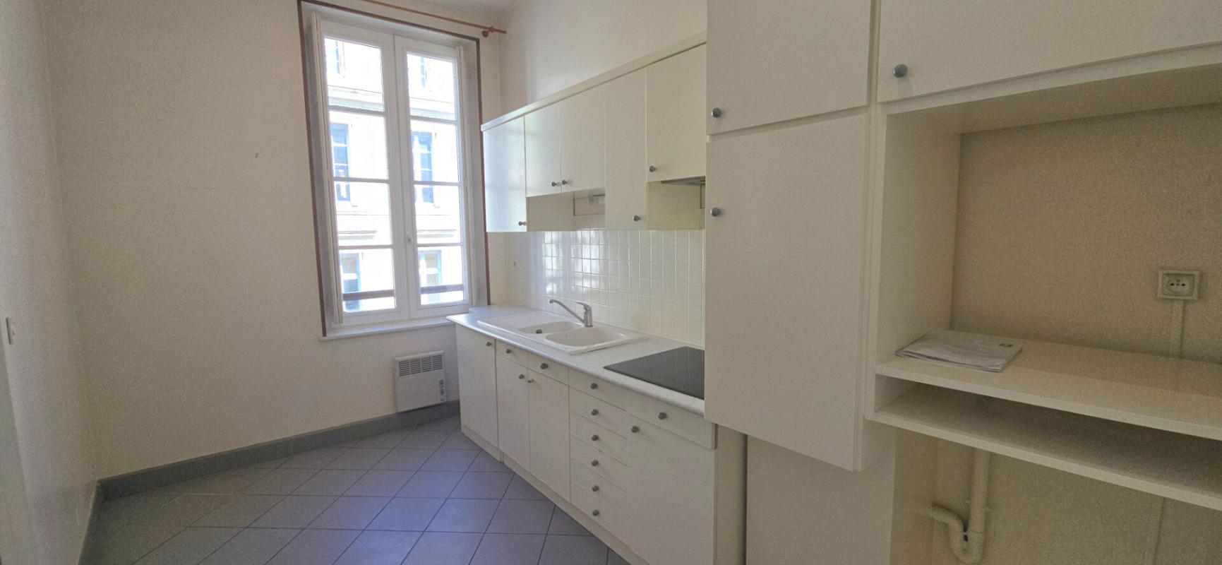 PERIGUEUX Appartement T3, résidence sécurisée avec ascenseur , cave privative, garage indépendant 7