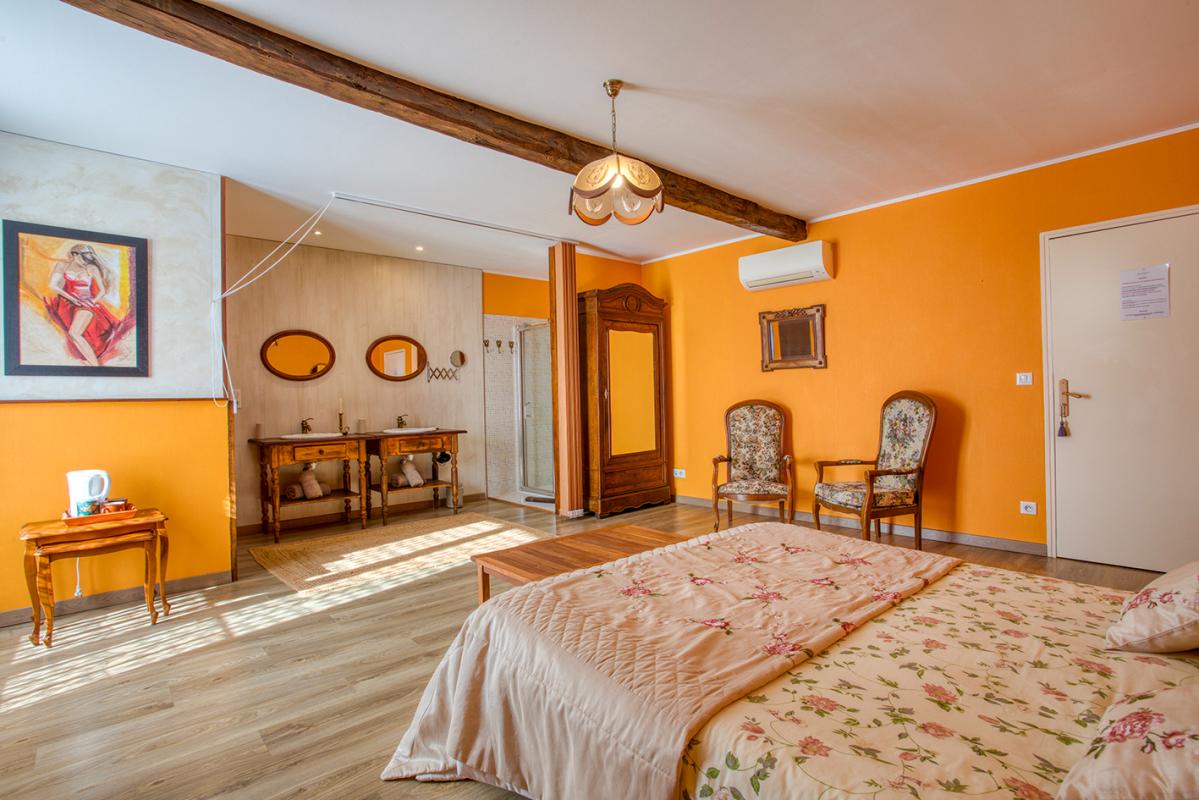 ARCHIGNAC Maison Archignac 11 pièce(s) 480 m2 10