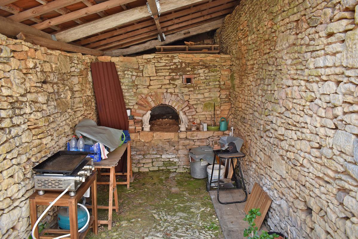 ARCHIGNAC Maison Archignac 11 pièce(s) 480 m2 18