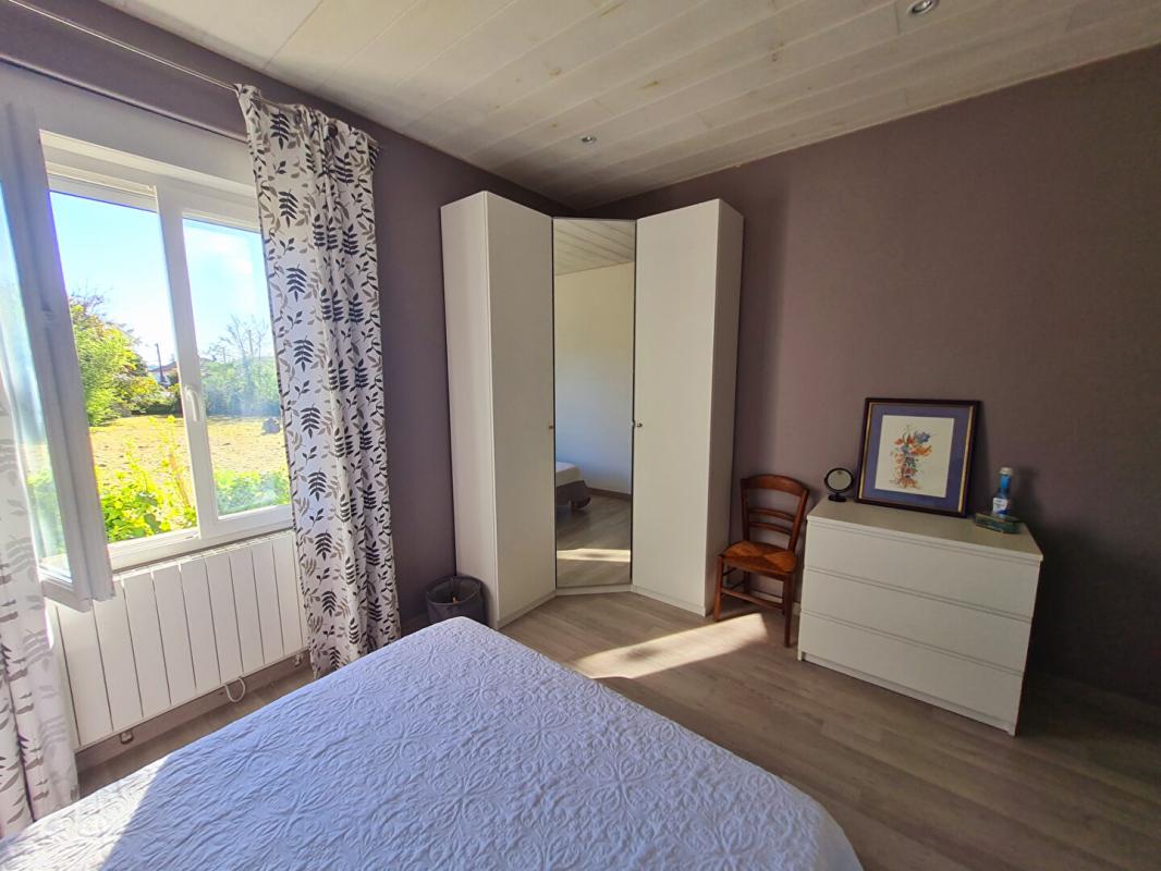 SAINT-SEVERIN AUTHENTIQUE CHARENTAISE RENOVEE   3ch, veranda, 5000m2 de terrain, 2 garages 11