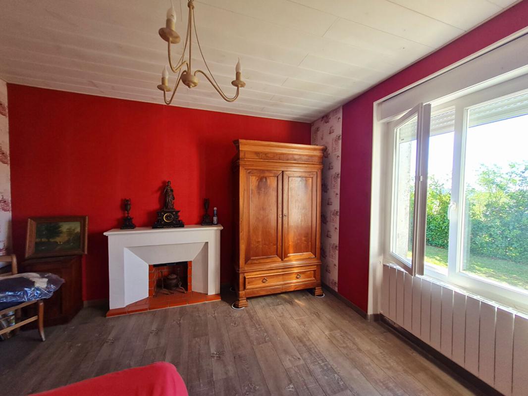SAINT-SEVERIN AUTHENTIQUE CHARENTAISE RENOVEE   3ch, veranda, 5000m2 de terrain, 2 garages 12