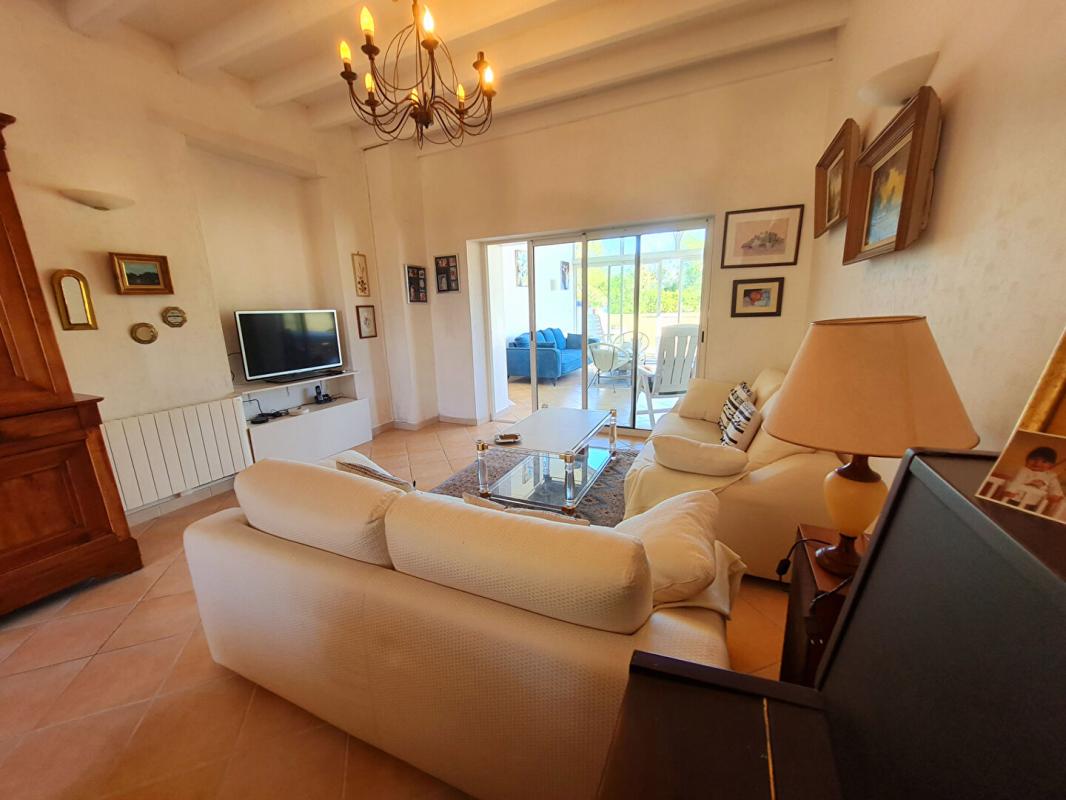 SAINT-SEVERIN AUTHENTIQUE CHARENTAISE RENOVEE   3ch, veranda, 5000m2 de terrain, 2 garages 5