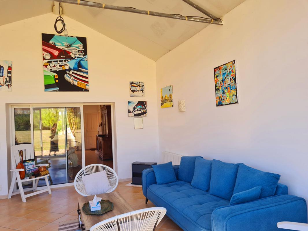 SAINT-SEVERIN AUTHENTIQUE CHARENTAISE RENOVEE   3ch, veranda, 5000m2 de terrain, 2 garages 6