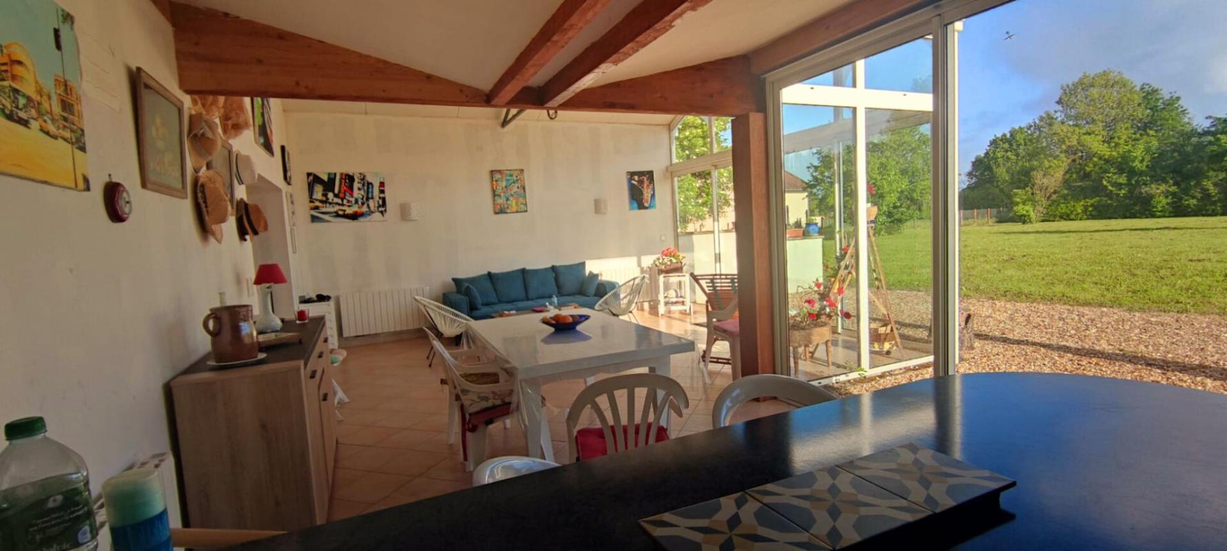 SAINT-SEVERIN AUTHENTIQUE CHARENTAISE RENOVEE   3ch, veranda, 5000m2 de terrain, 2 garages 9
