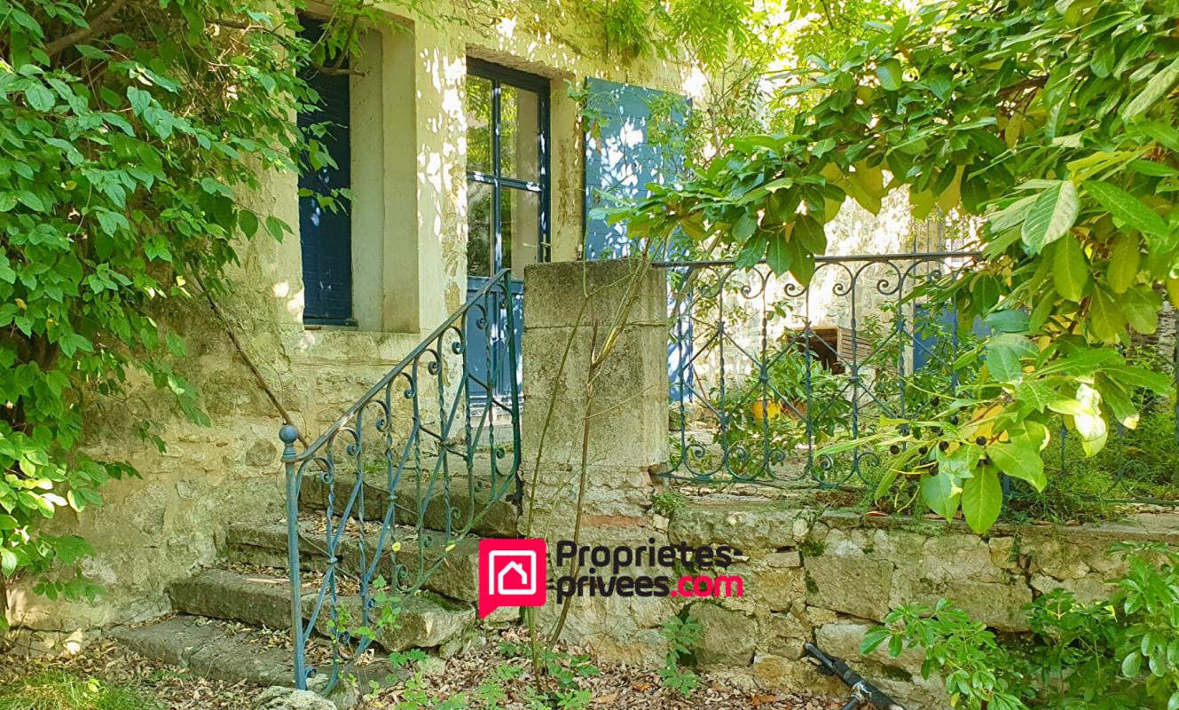 UZES UZES, 10 km ,Maison de village  avec jardin et piscine 13