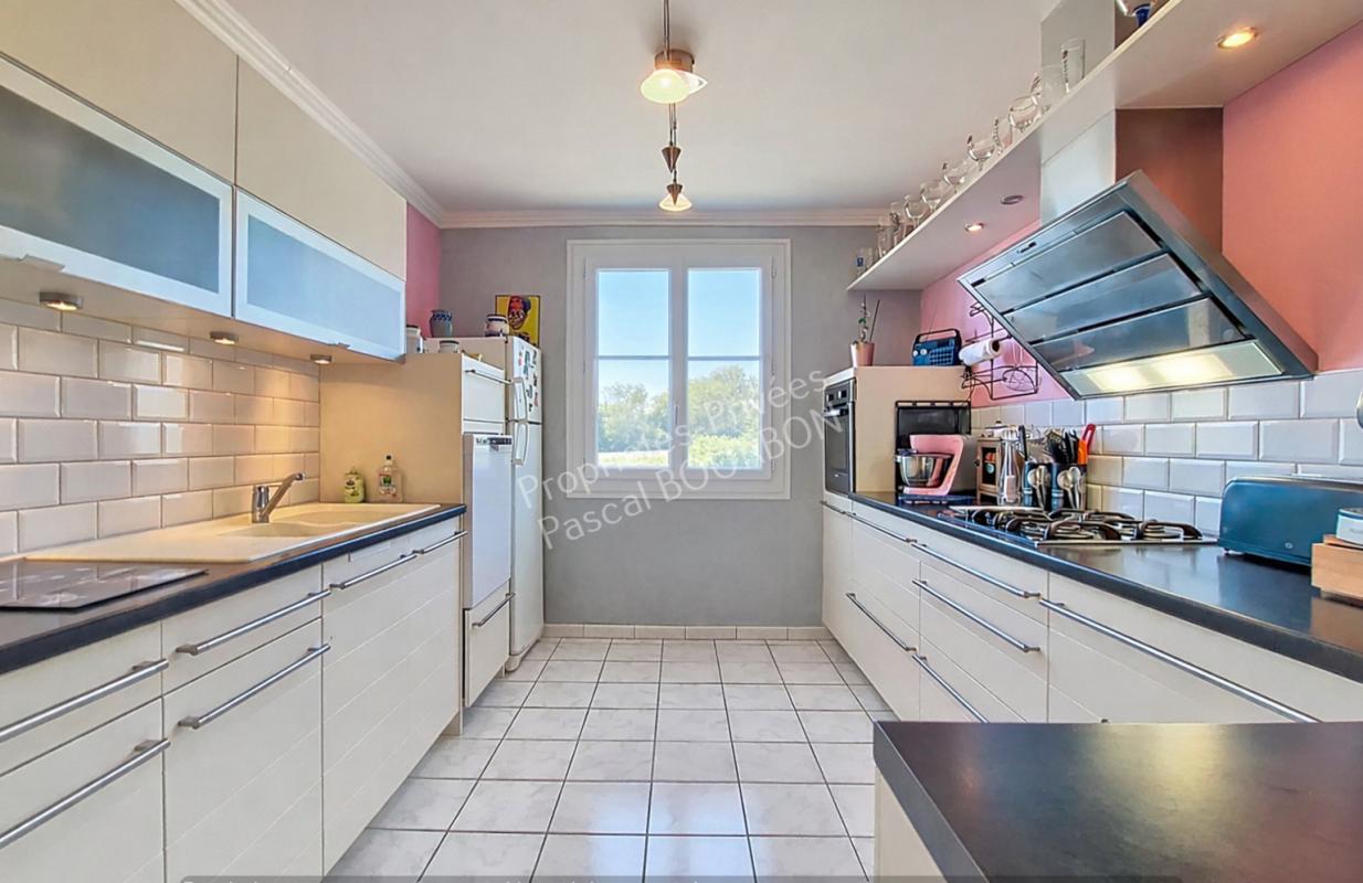 CAMBIEURE Maison  7 pièces 5 Ch 183 m2  Garages 8