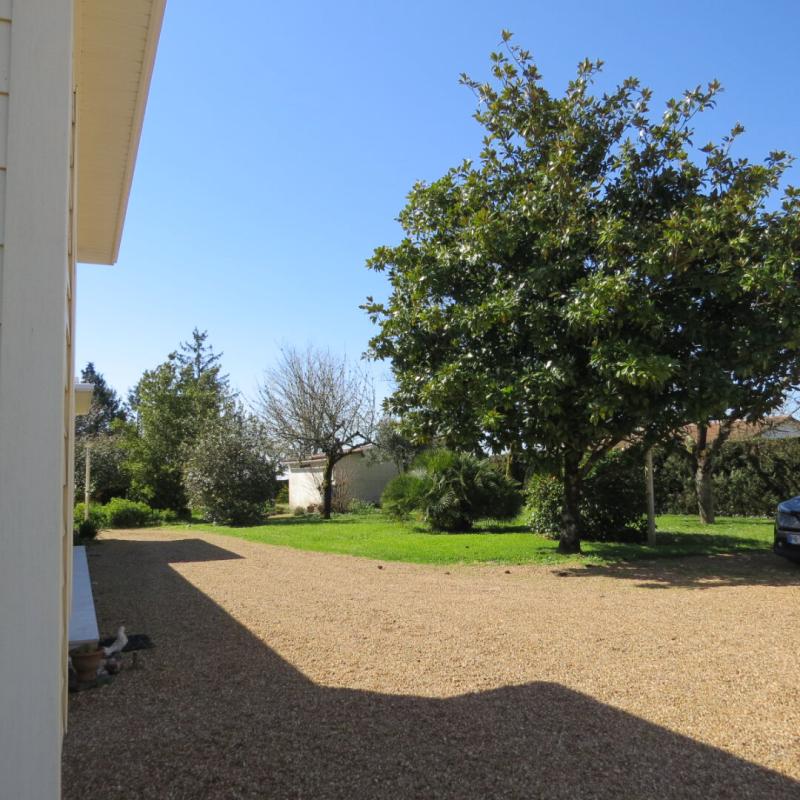 FONTENAY-LE-COMTE jolie Villa de plain pied indépendante et son jardin paysagé 12