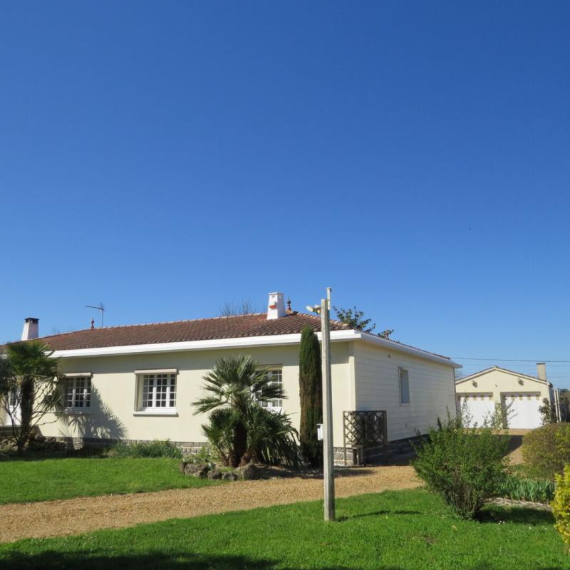 FONTENAY-LE-COMTE jolie Villa de plain pied indépendante et son jardin paysagé 15