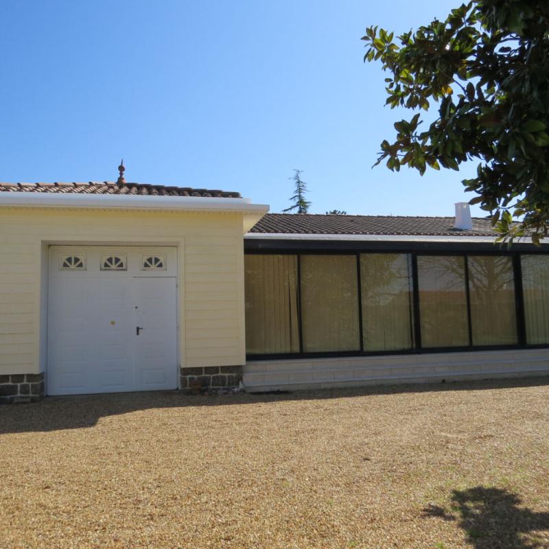 FONTENAY-LE-COMTE jolie Villa de plain pied indépendante et son jardin paysagé 16
