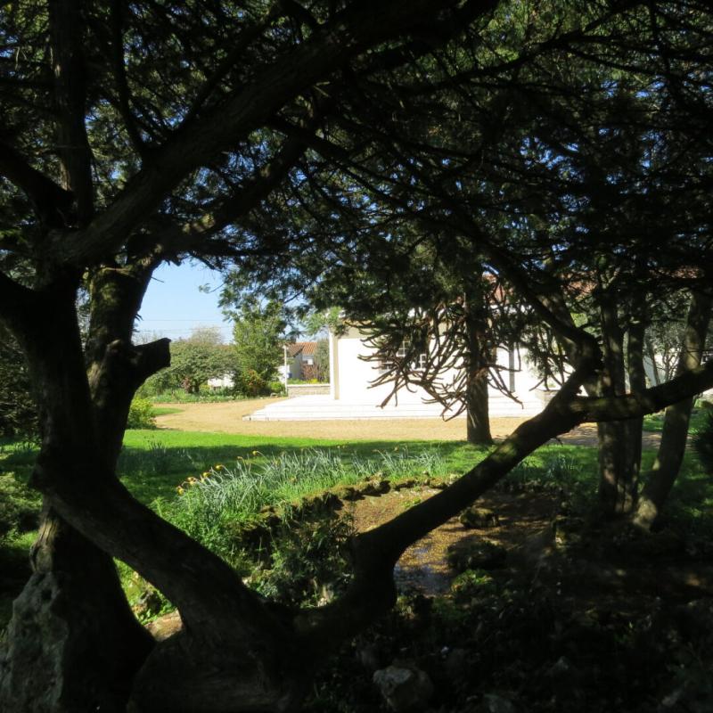 FONTENAY-LE-COMTE jolie Villa de plain pied indépendante et son jardin paysagé 18