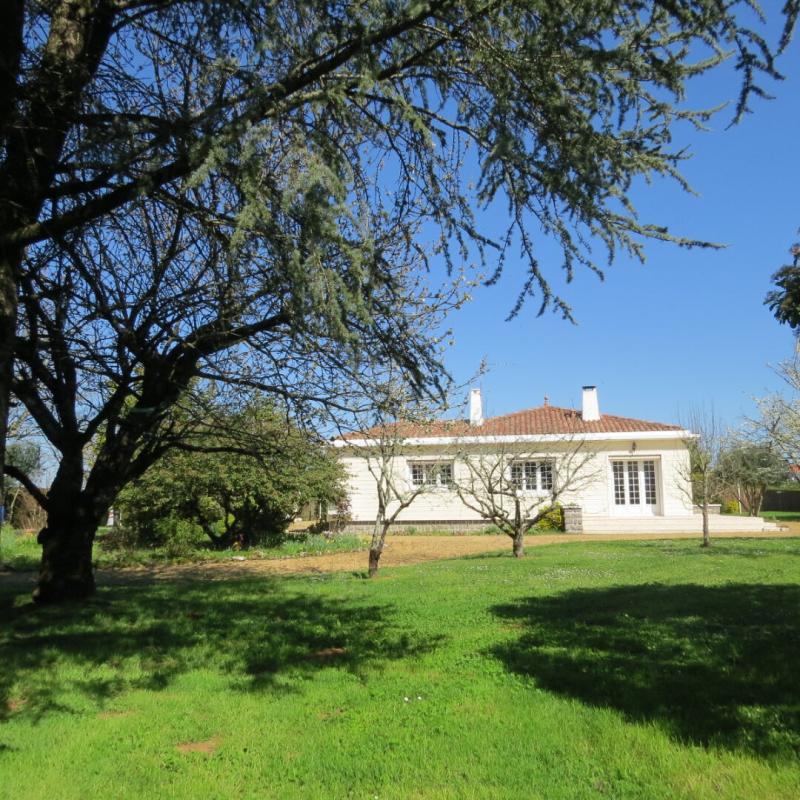 FONTENAY-LE-COMTE jolie Villa de plain pied indépendante et son jardin paysagé 2