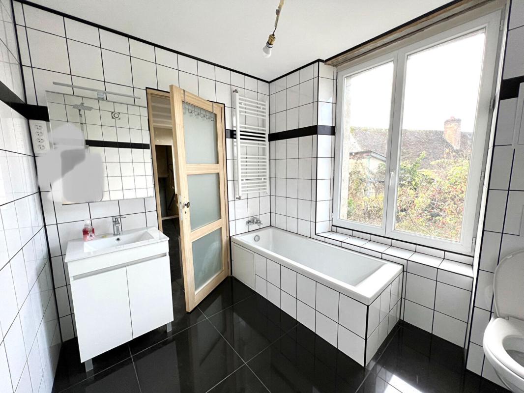 MONDOUBLEAU IMMEUBLE  A RENOVER   MONDOUBLEAU 9